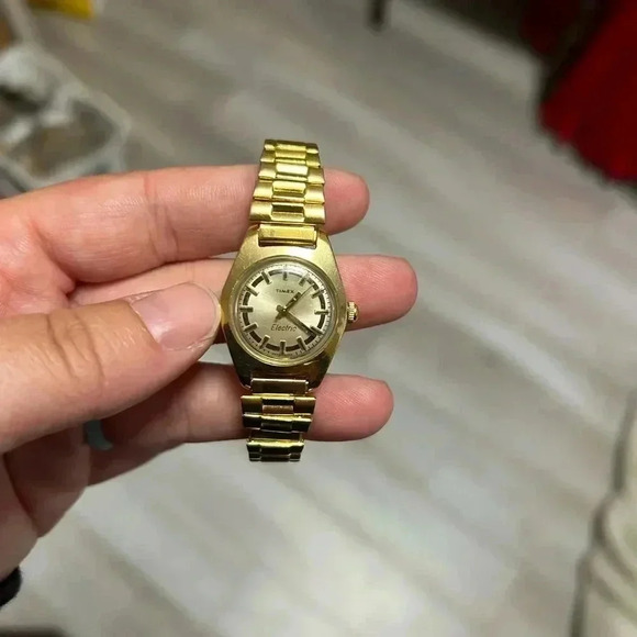 TIMEX analog woman  watch vintage 6 inches - Picture 1 of 6